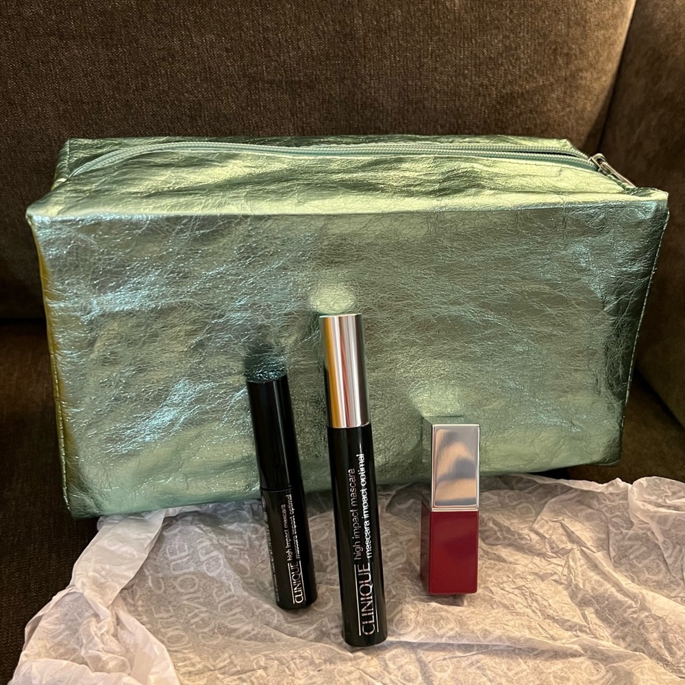 NEW Clinique mascara lipstick and makeup bag